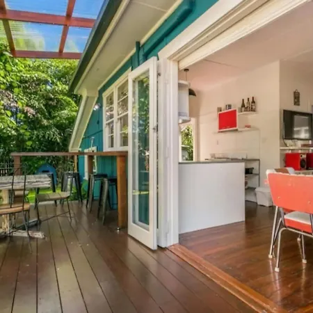 Frankies Beach House - 1 A Carlyle Lane-2